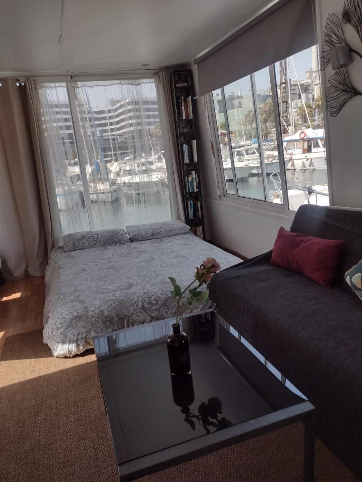 Bateau-hôtel Floating White House *